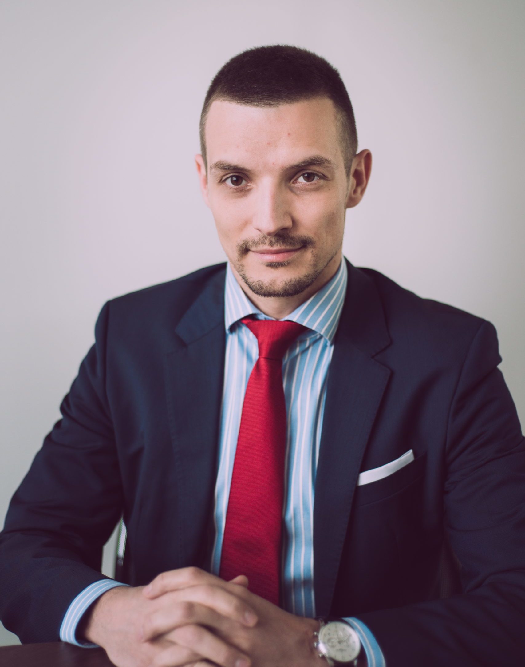 "Важно е да се ползва кредитен посредник, защото той вниква в ...